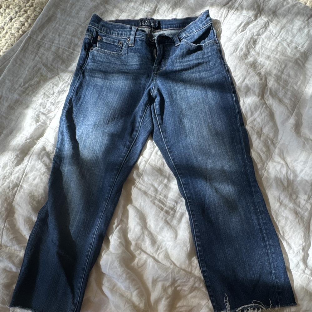 Lucky Brand Women's Medium Wash Blue easy rider  Jeans Size 4 Denim Pockets